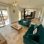 Апартаменты Le Clos De L'oliveraie - De Charme Avec Piscine Proche D'uzes