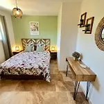 Le Clos De L'oliveraie - De Charme Avec Piscine Proche D'uzes Апартаменты