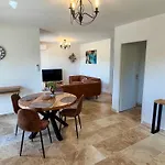 Апартаменты Le Clos De L'oliveraie - De Charme Avec Piscine Proche D'uzes