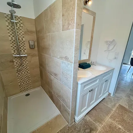 شقة Le Clos De L'oliveraie - De Charme Avec Piscine Proche D'uzes