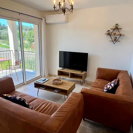 Le Clos De L'oliveraie - De Charme Avec Piscine Proche D'uzes Apartmán *