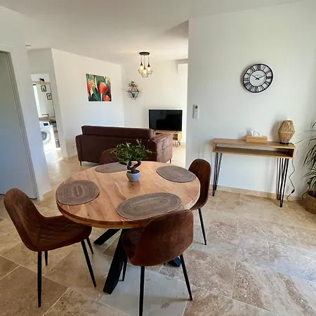 Le Clos De L'oliveraie - De Charme Avec Piscine Proche D'uzes Apartmán