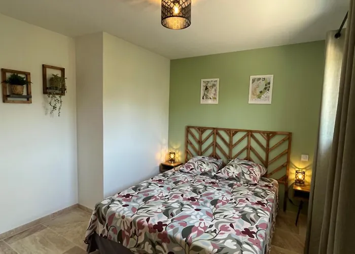 Διαμέρισμα Le Clos De L'oliveraie - De Charme Avec Piscine Proche D'uzes