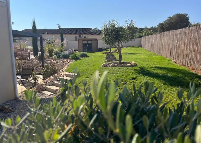 Le Clos De L'oliveraie - De Charme Avec Piscine Proche D'uzes Sagriès
